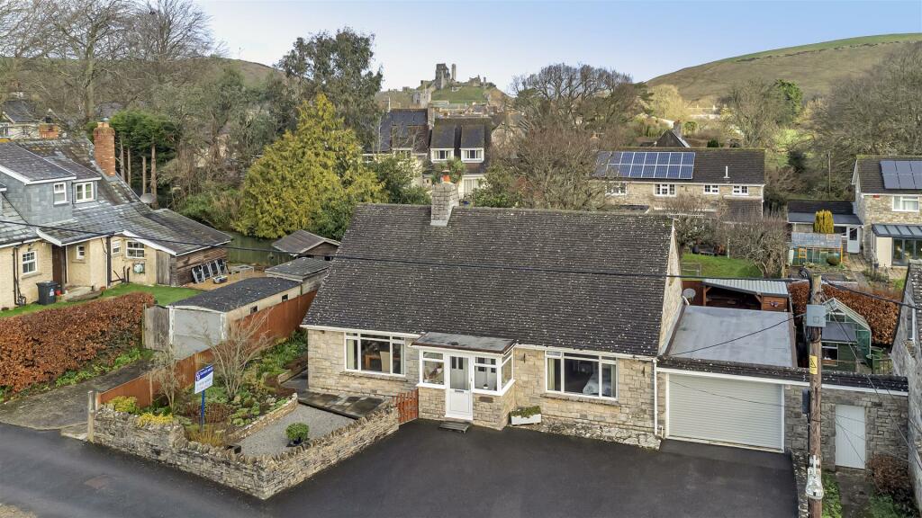 4 bedroom bungalow for sale in Corfe Castle, Corfe Castle, Wareham, BH20