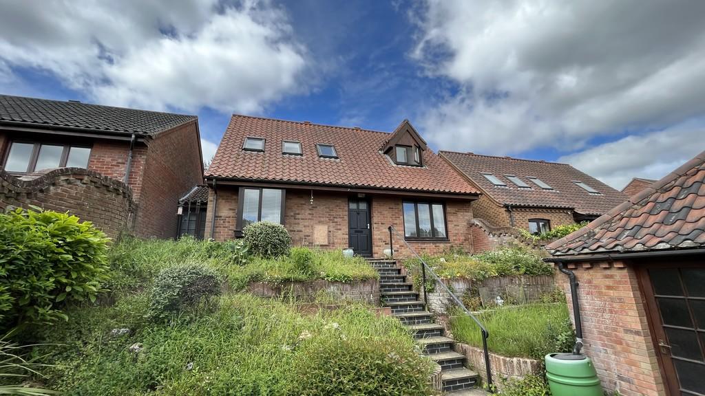 3 bedroom link detached house for sale in Hillside Court, Bungay, NR35