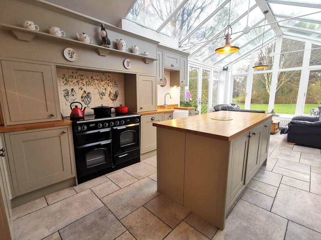 4 bedroom detached bungalow for sale in Hall Road, Ilketshall St