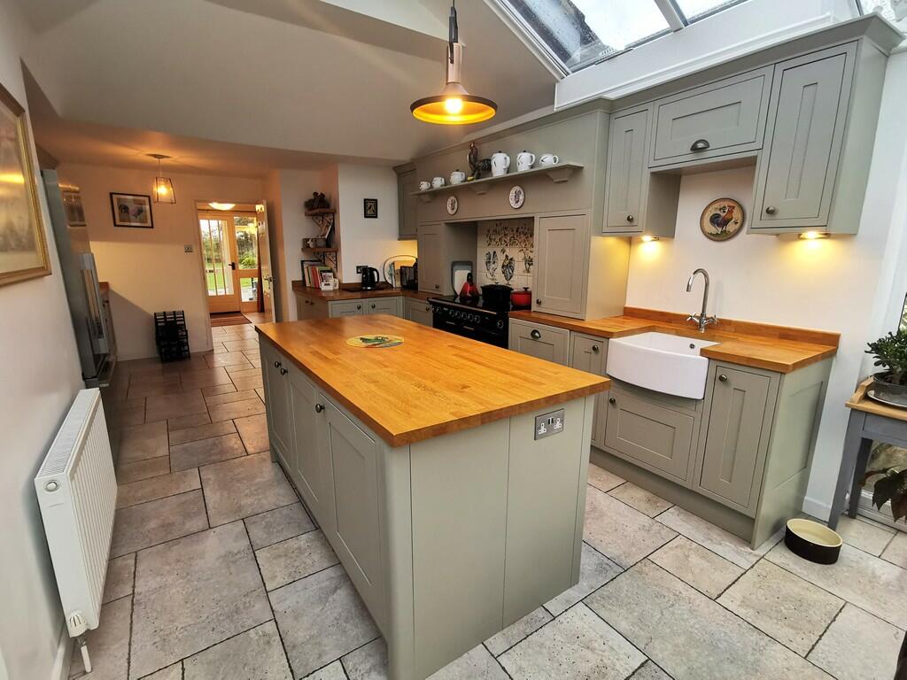 4 bedroom detached bungalow for sale in Hall Road, Ilketshall St