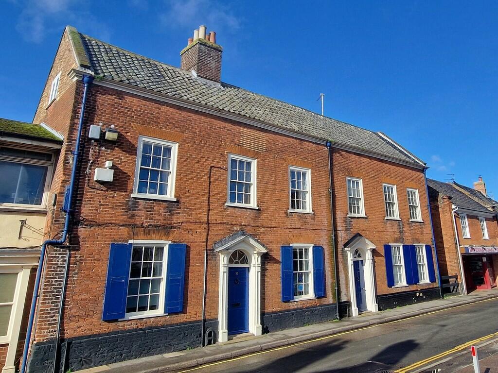 4 bedroom town house for sale in Upper Olland Street, Bungay, NR35