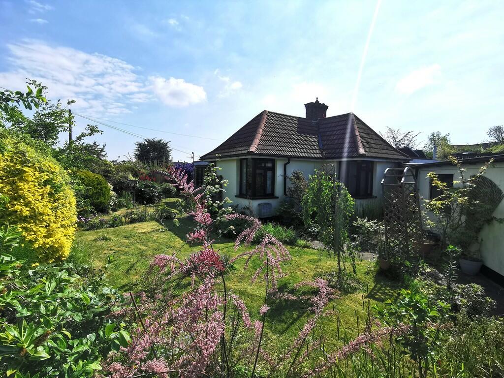 2 bedroom detached bungalow for sale in Park Drive, Worlingham, Beccles