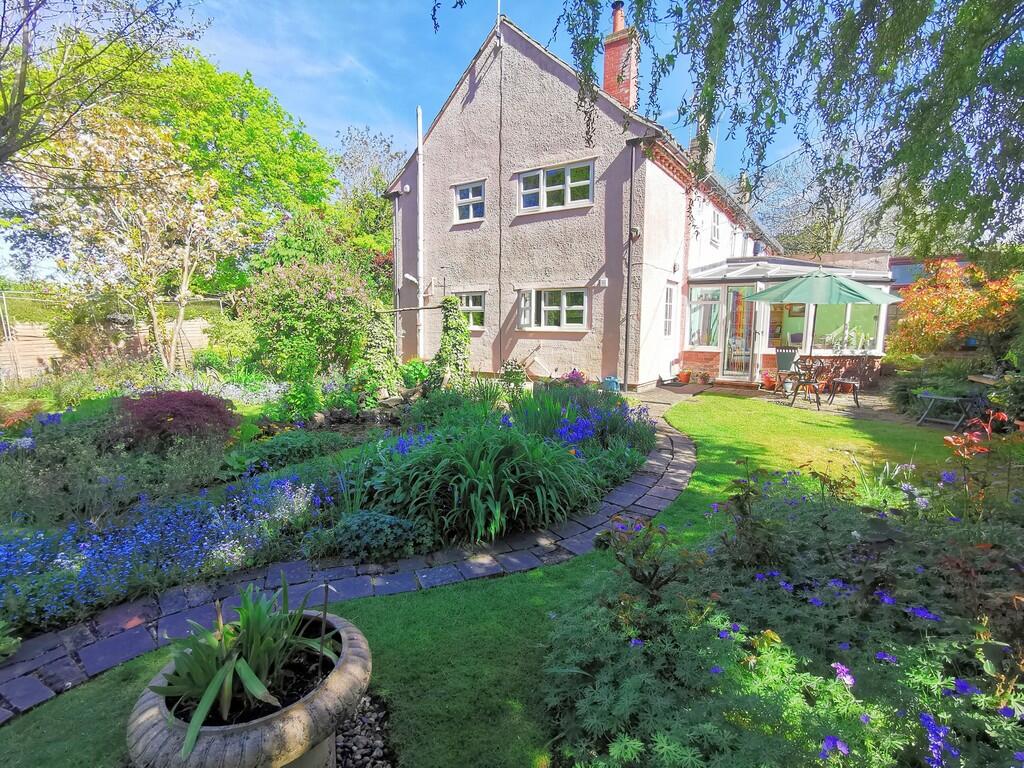 Main image of property: 1 Paradise Row, Ringsfield