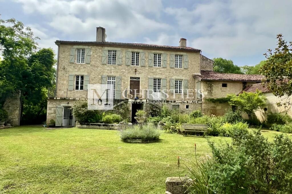 Midi-Pyrnes Castle for sale