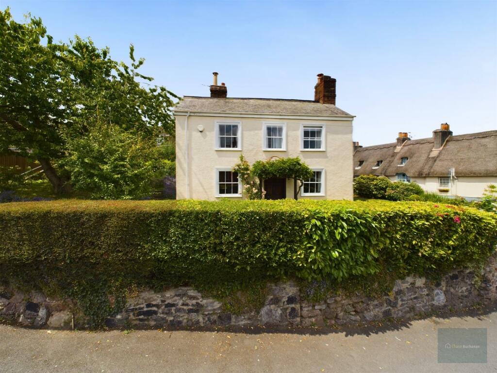 4 bedroom detached house for sale in Exwick Hill, Exeter, EX4