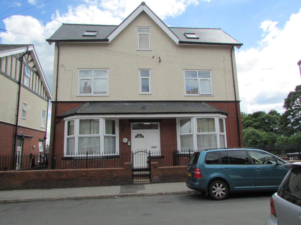 Main image of property: 21 Maud Avenue, Leeds, West Yorkshire, LS11