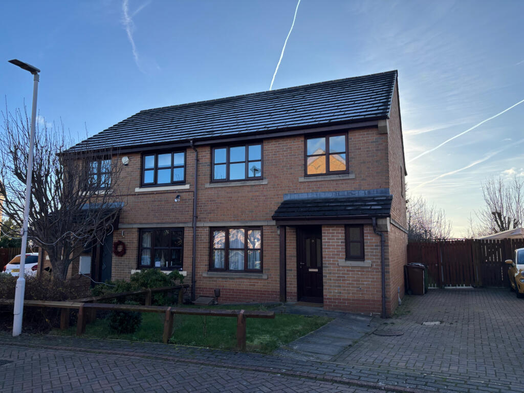 Main image of property: Foxton Gardens, Morley, Leeds, West Yorkshire, LS27