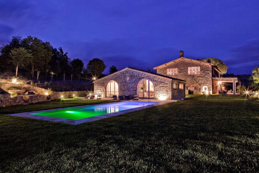 8 bedroom villa for sale in Tavarnelle Val Di Pesa, Tuscany, Italy