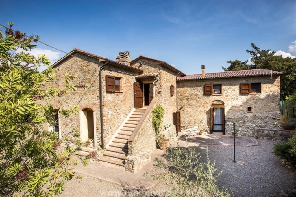 6 bedroom country house for sale in Chianni, Tuscany, Italy