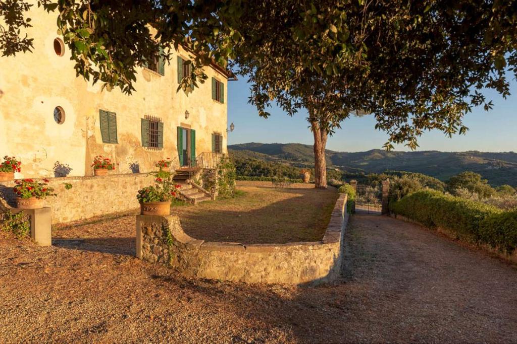 10 bedroom villa for sale in Greve In Chianti, Tuscany, Italy