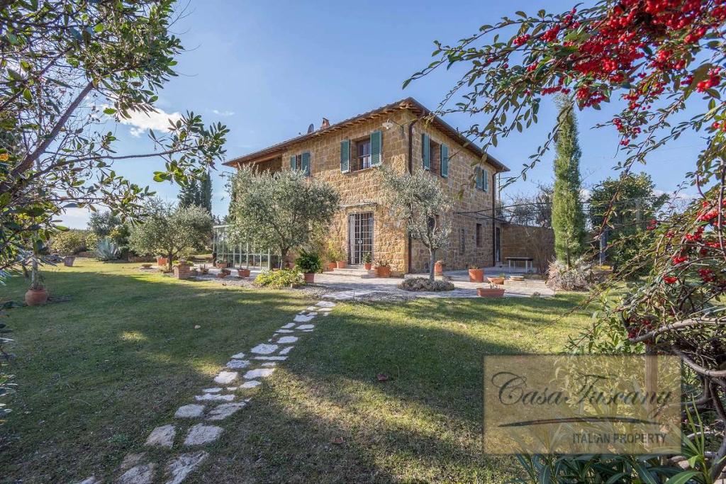 4 bedroom farm house for sale in Pienza, Tuscany, Italy