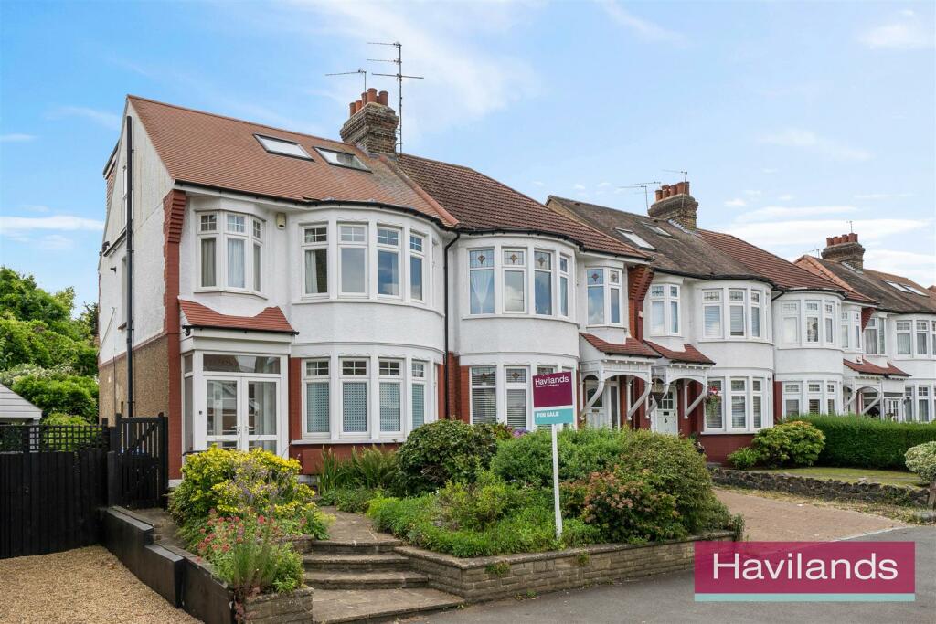 4 bedroom semidetached house for sale in Green Dragon Lane, London, N21