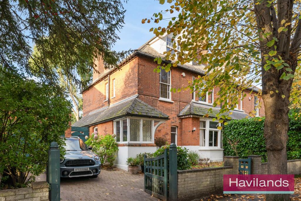 5 bedroom house for sale in Dryden Road, Enfield, EN1