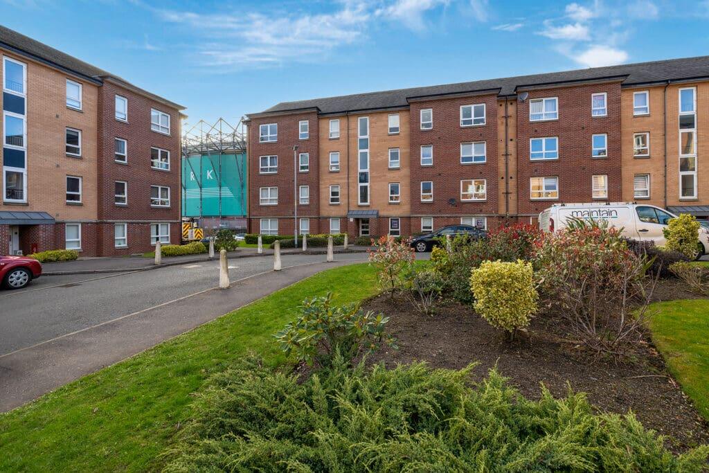 2 bedroom flat for sale in Springfield Gardens, Glasgow G31 4HT, G31