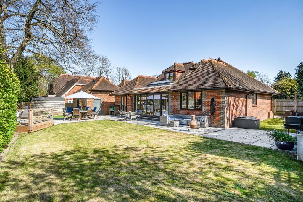 Main image of property: Easthampstead Road, Wokingham, RG40