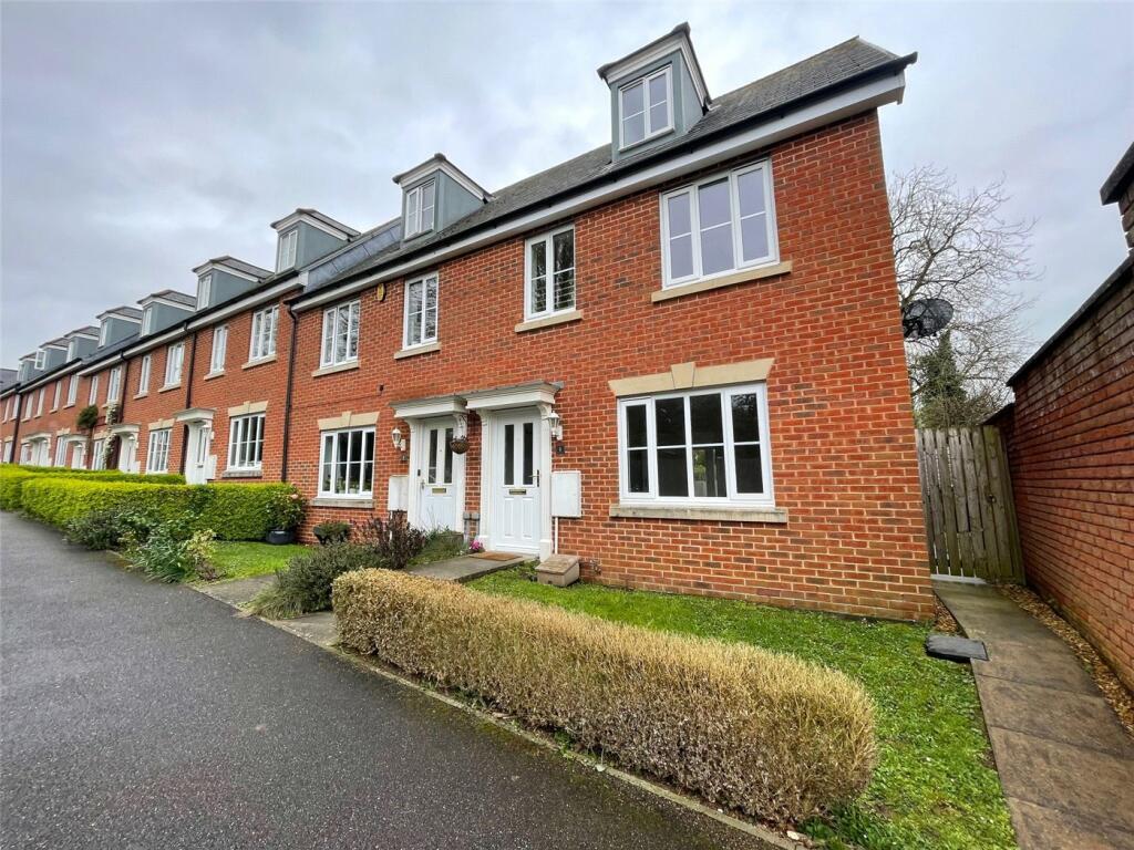 3 bedroom end of terrace house for rent in Veitch Close, Exeter, Devon, EX2