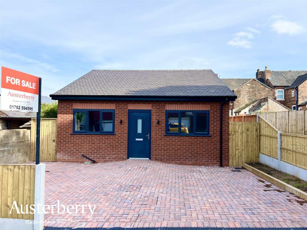 2 bedroom detached bungalow for rent in Brightgreen Street, Adderley Green, Stoke-On-Trent, Staffordshire, ST3 5DG, ST3