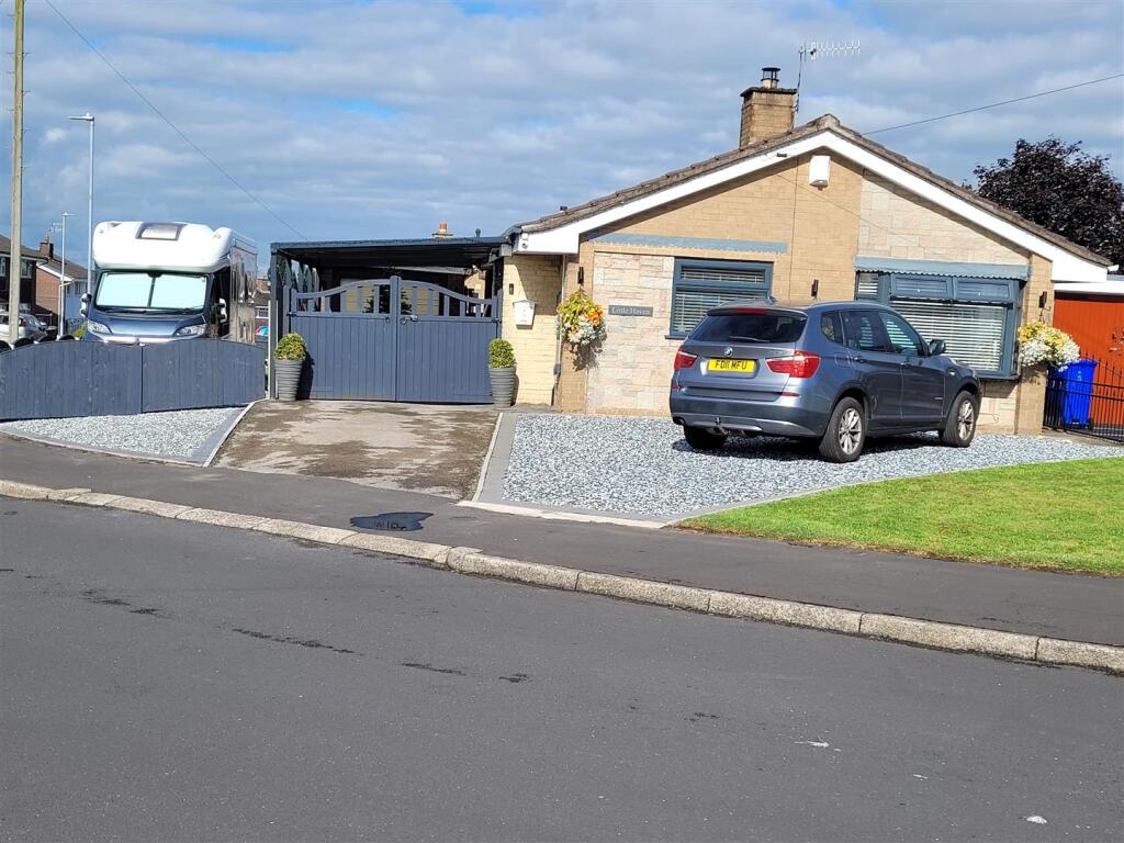 Main image of property: Thackeray Drive, Blurton, Stoke-On-Trent