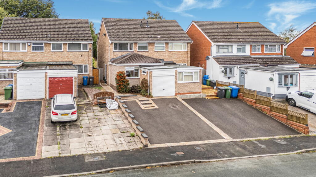 Main image of property: Ridgewood Rise, Tamworth, B77 3AG