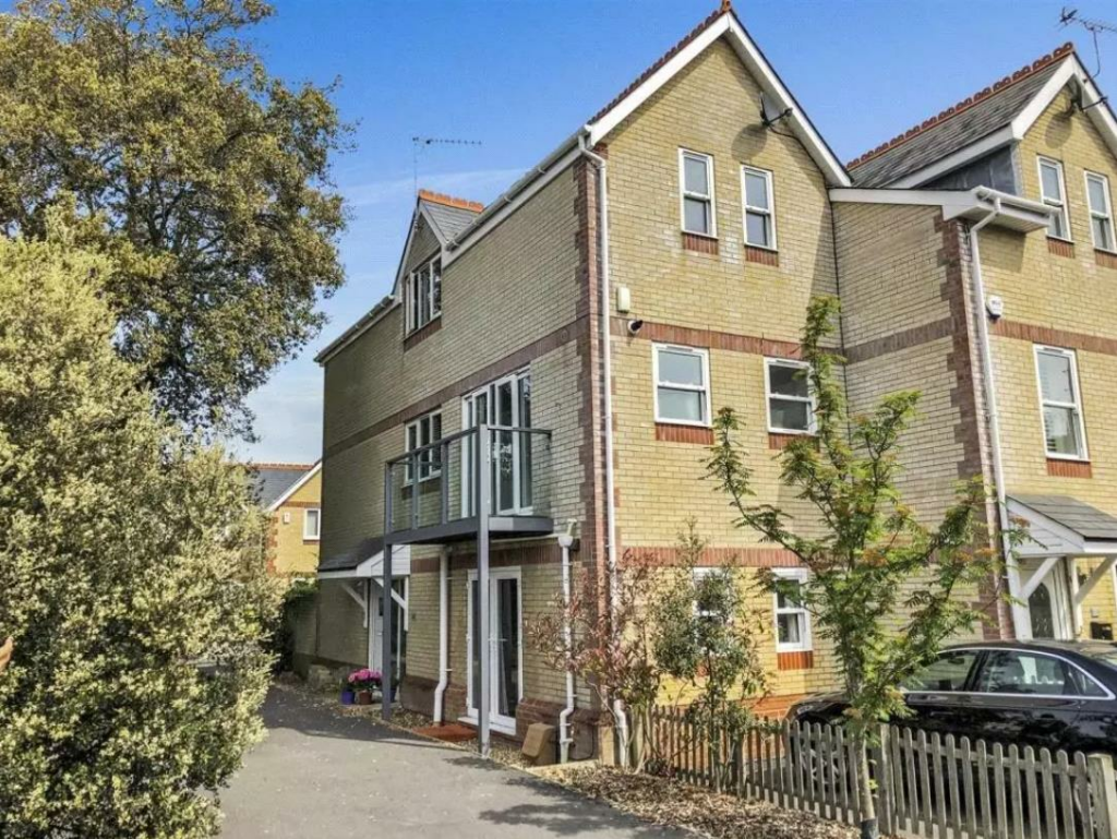 3 bedroom town house for rent in Balmoral Road, Ashley Cross, Poole, BH14