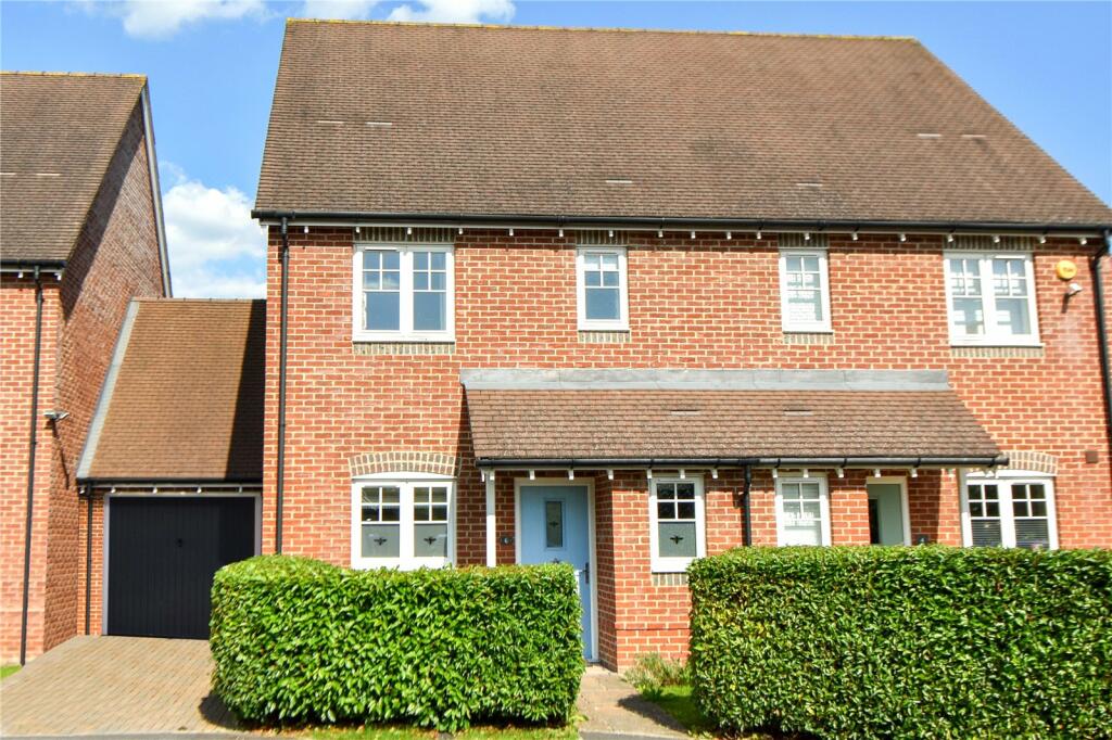 3 bedroom semidetached house for sale in Crown Close, Pewsey