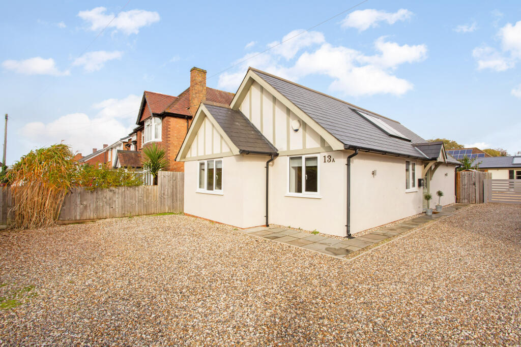 2 bedroom detached bungalow for sale in Road, Wellesbourne, CV35