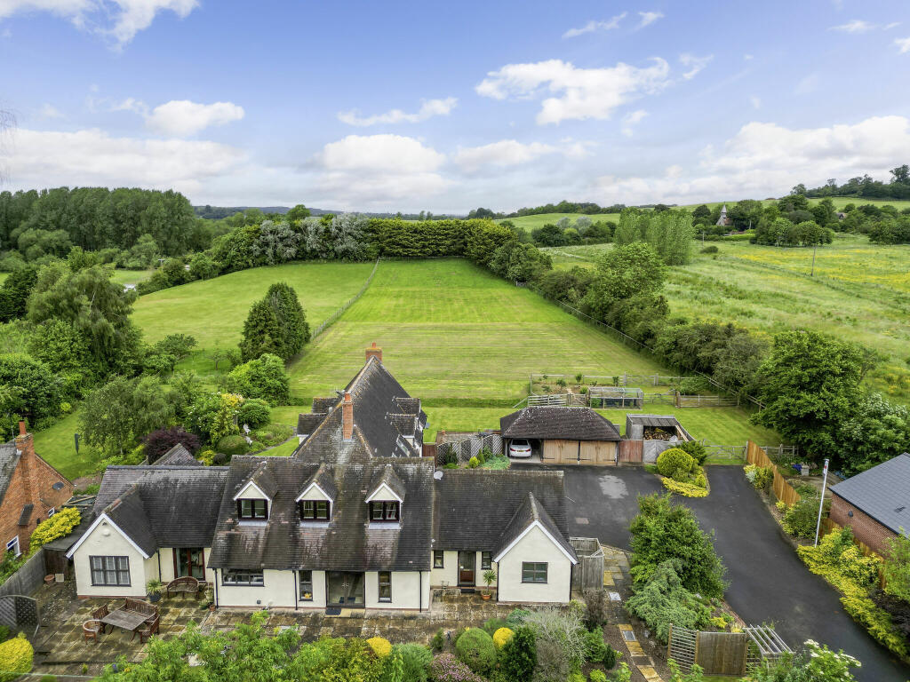 5 bedroom detached house for sale in Wixford, Alcester, B49