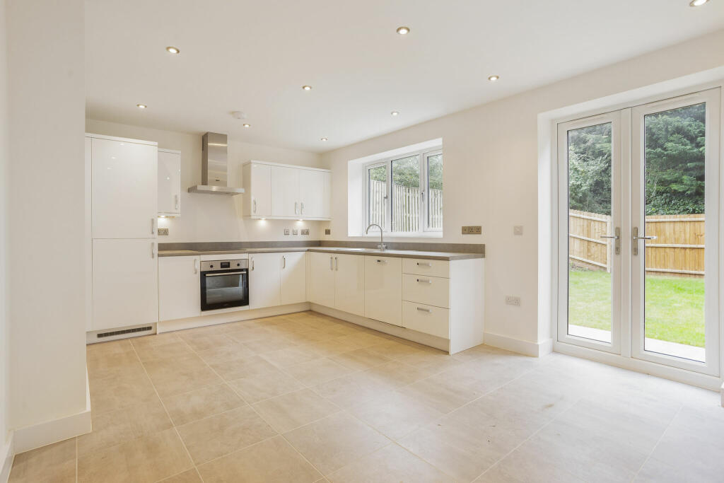Additional property image - Headland Rise, Stratford-Upon-Avon, CV37
