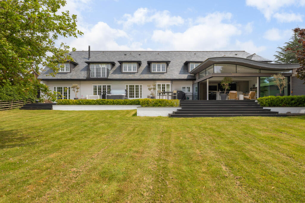 Main image of property: Binton Road, Stratford-Upon-Avon, CV37