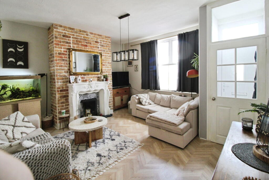 Main image of property: Hale Road, Widnes, Halton, WA8 8QB