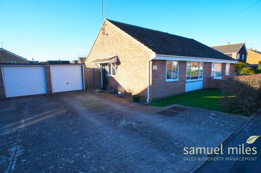 2 bedroom semidetached bungalow for sale in Keats Close, Royal Wootton