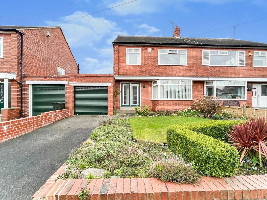 3 bedroom semidetached house for sale in West Dene Drive, North