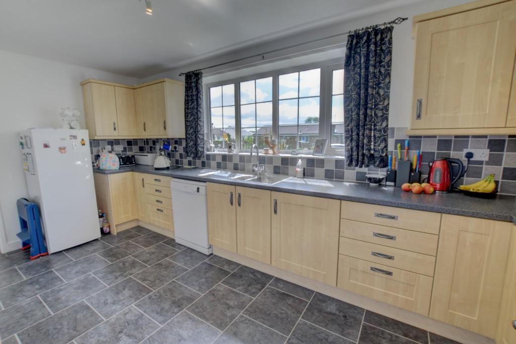 4 bedroom detached house for sale in Pendle Fields, Fence, Burnley, BB12