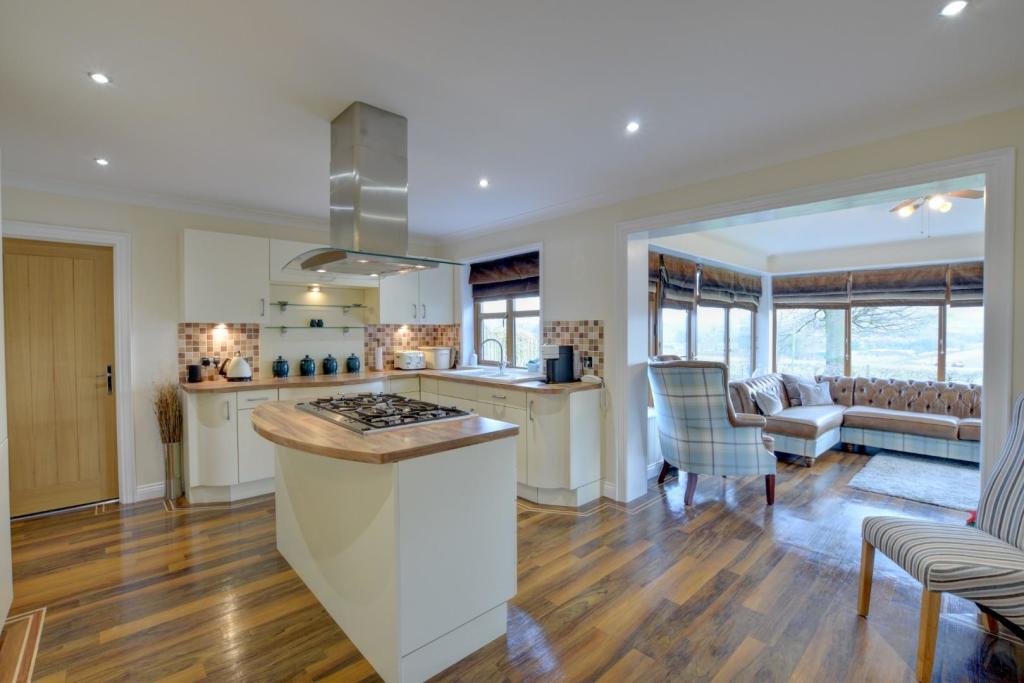 5 bedroom detached house for sale in Grange Avenue, Barrowford, Nelson, BB9