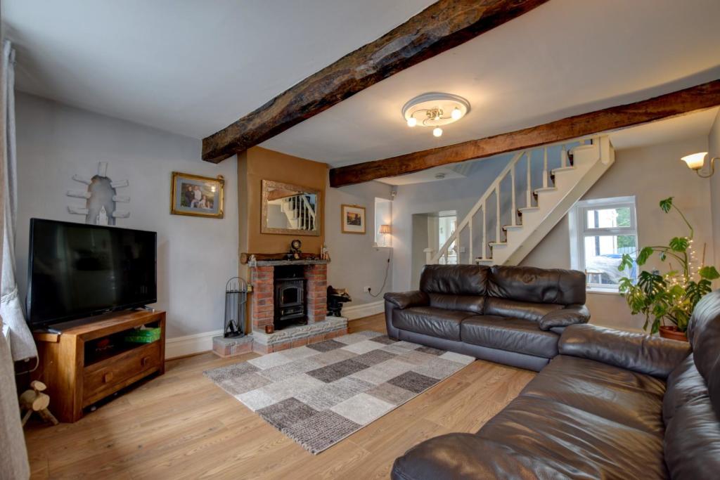 2 bedroom cottage for sale in Gisburn Road, Barrowford, BB9