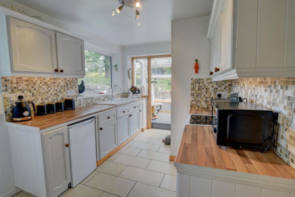 2 bedroom cottage for sale in Gisburn Road, Barrowford, BB9