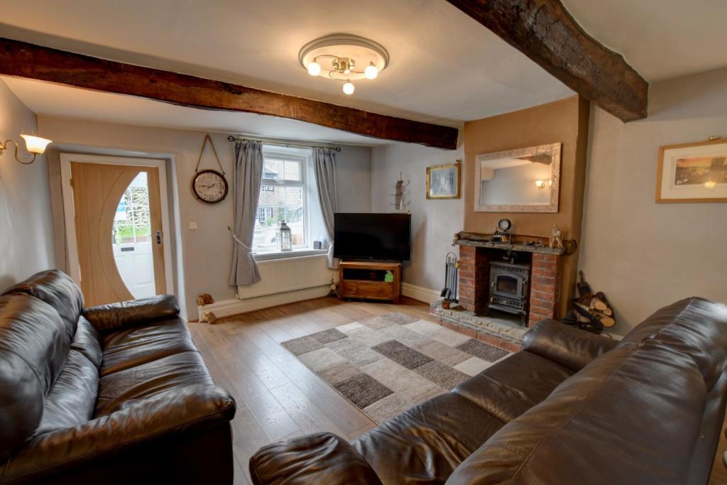 2 bedroom cottage for sale in Gisburn Road, Barrowford, BB9
