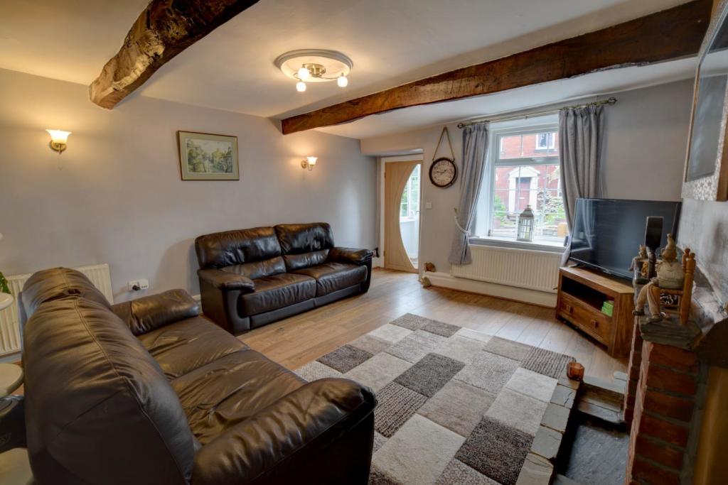 2 bedroom cottage for sale in Gisburn Road, Barrowford, BB9