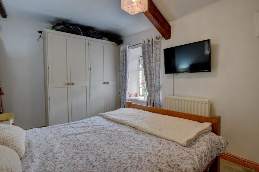 2 bedroom cottage for sale in Gisburn Road, Barrowford, BB9