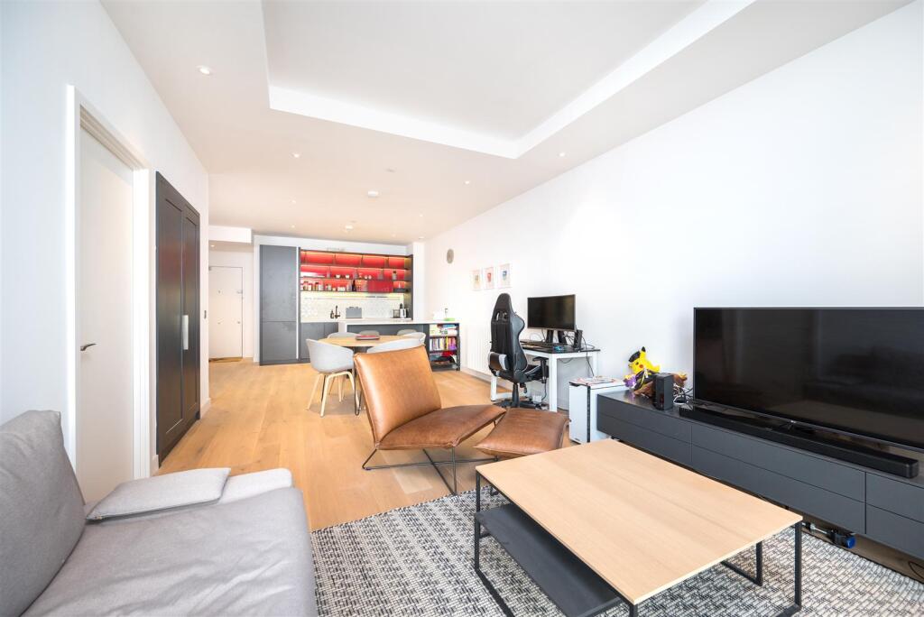 Main image of property: Kent Building, Hope Street, E14