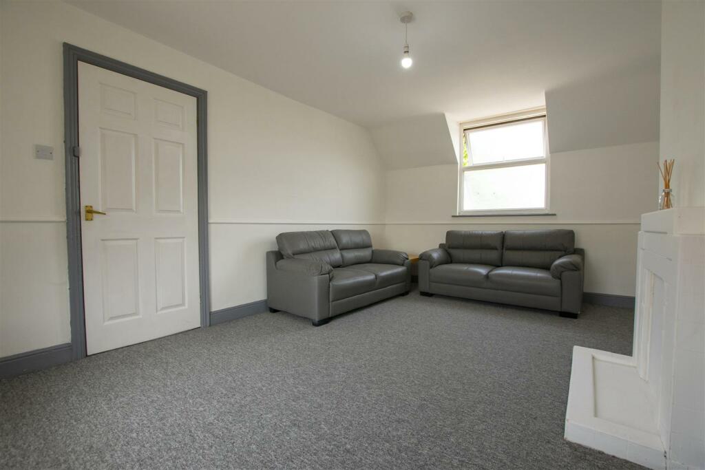 Additional property image - Oak Tree Lane, Selly Oak, Birmingham