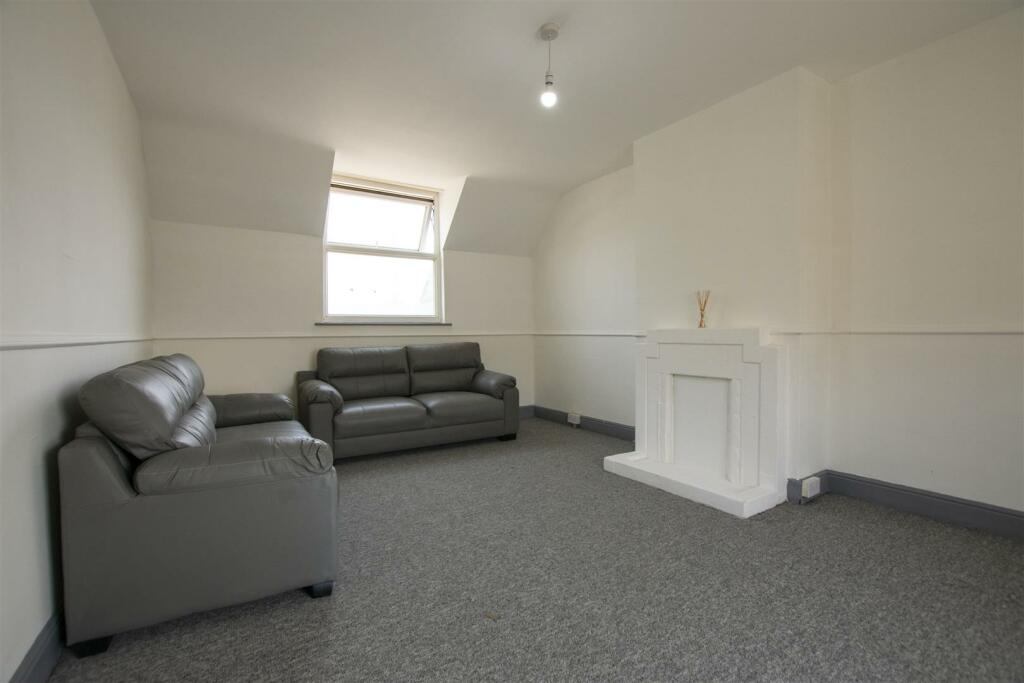 Additional property image - Oak Tree Lane, Selly Oak, Birmingham
