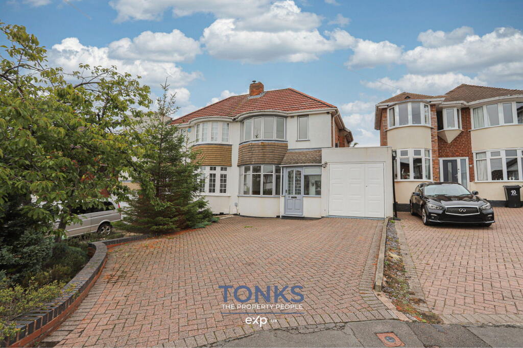 Main image of property: NO CHAIN - Beautifully presented throughout - Broadway Croft, Oldbury, B68 9DJ