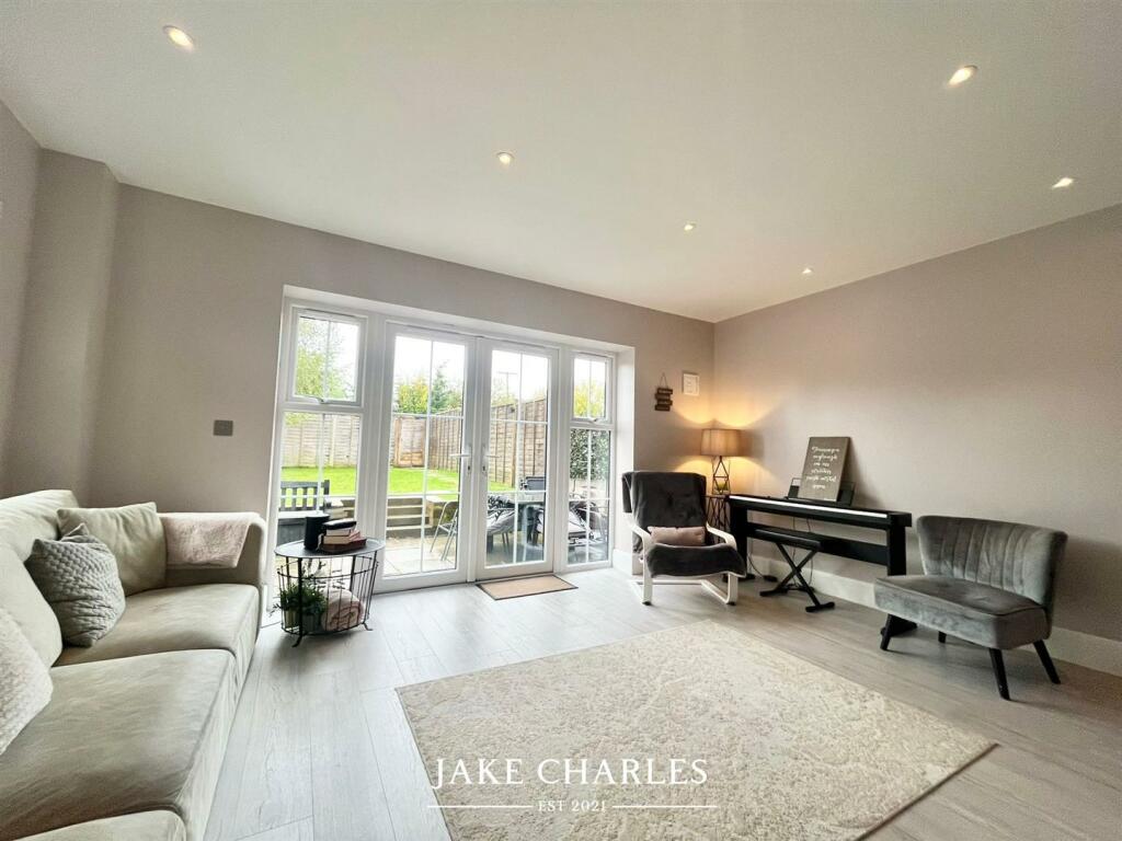 Additional property image - Crescent Gardens, St. Albans
