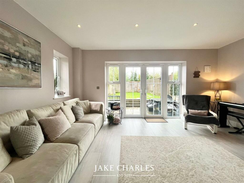 Additional property image - Crescent Gardens, St. Albans
