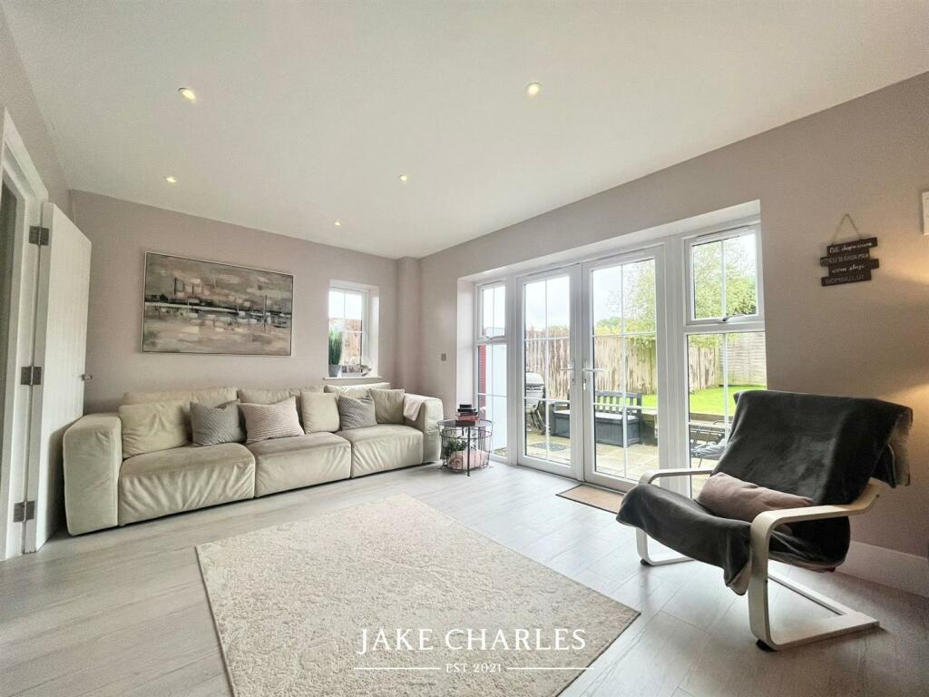 Additional property image - Crescent Gardens, St. Albans