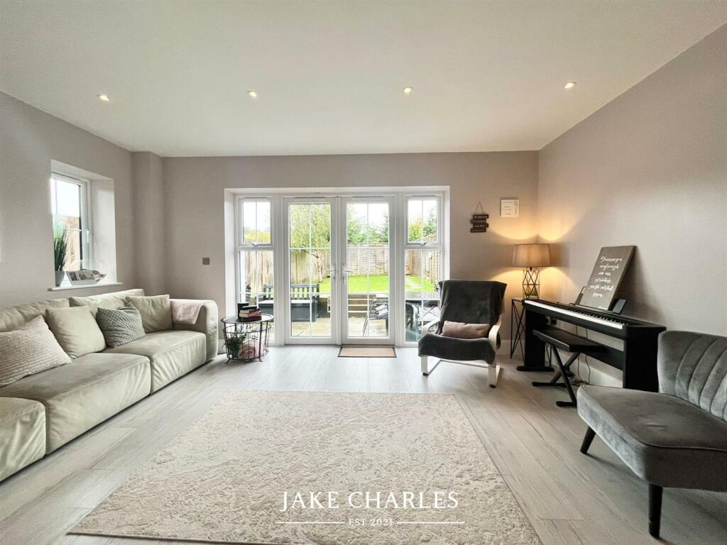 Additional property image - Crescent Gardens, St. Albans