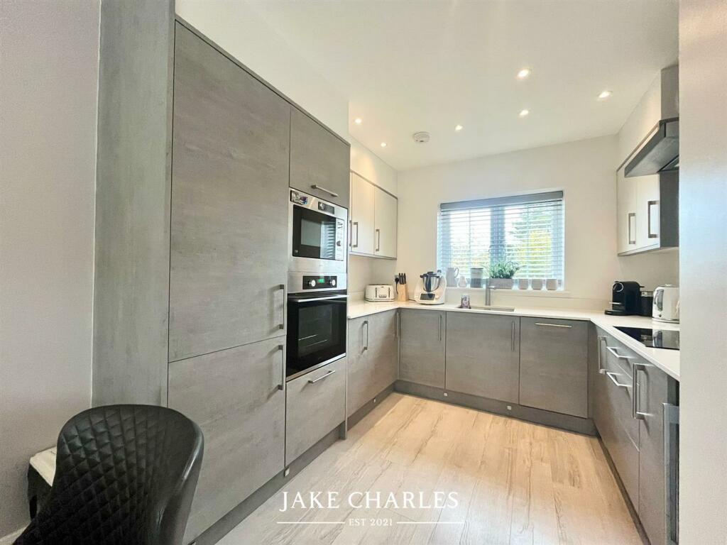 Additional property image - Crescent Gardens, St. Albans