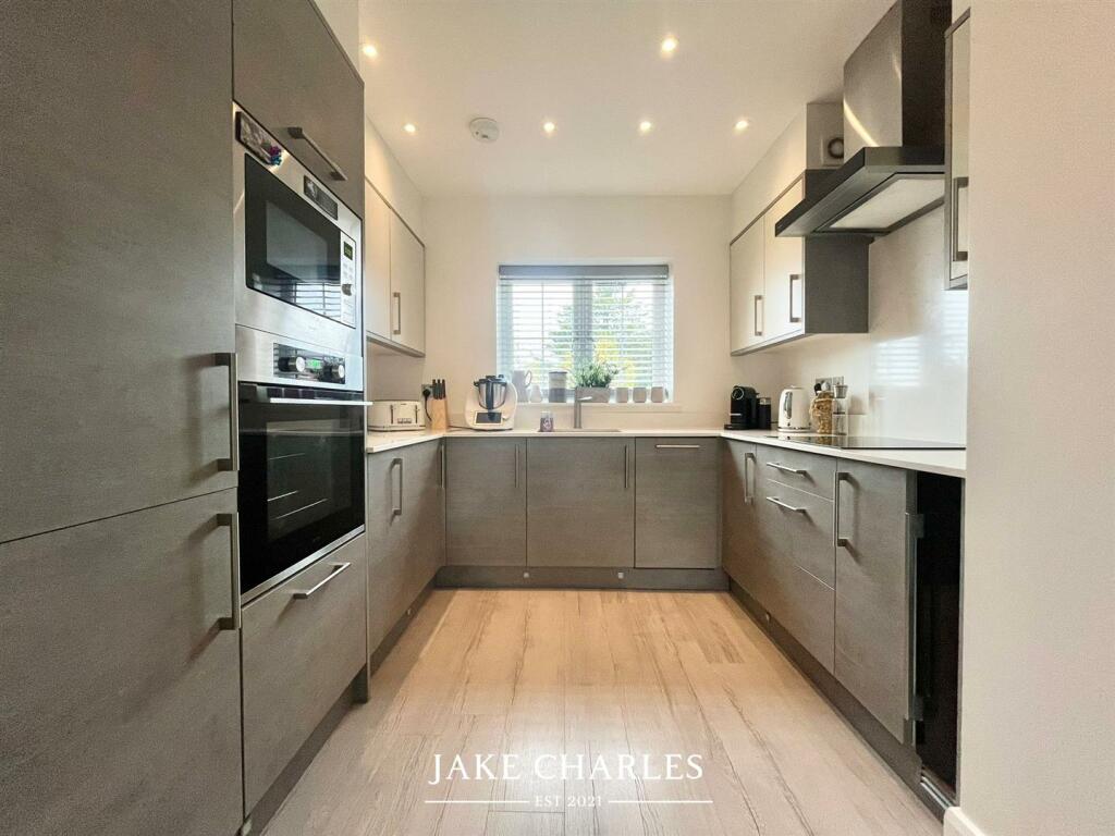 Additional property image - Crescent Gardens, St. Albans