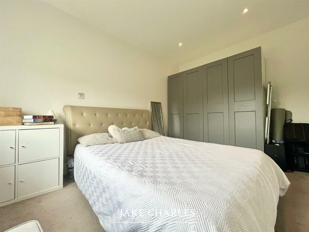 Additional property image - Crescent Gardens, St. Albans